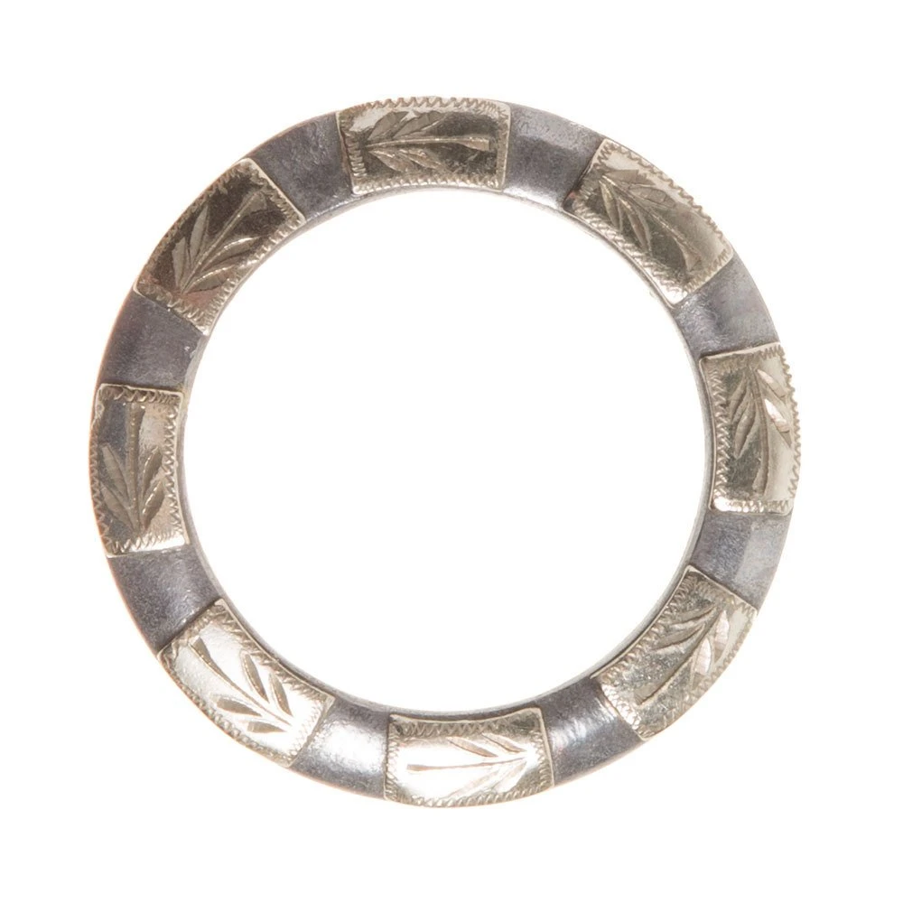 Cowpuncher 1 3/4in Mounted Beveled Ring