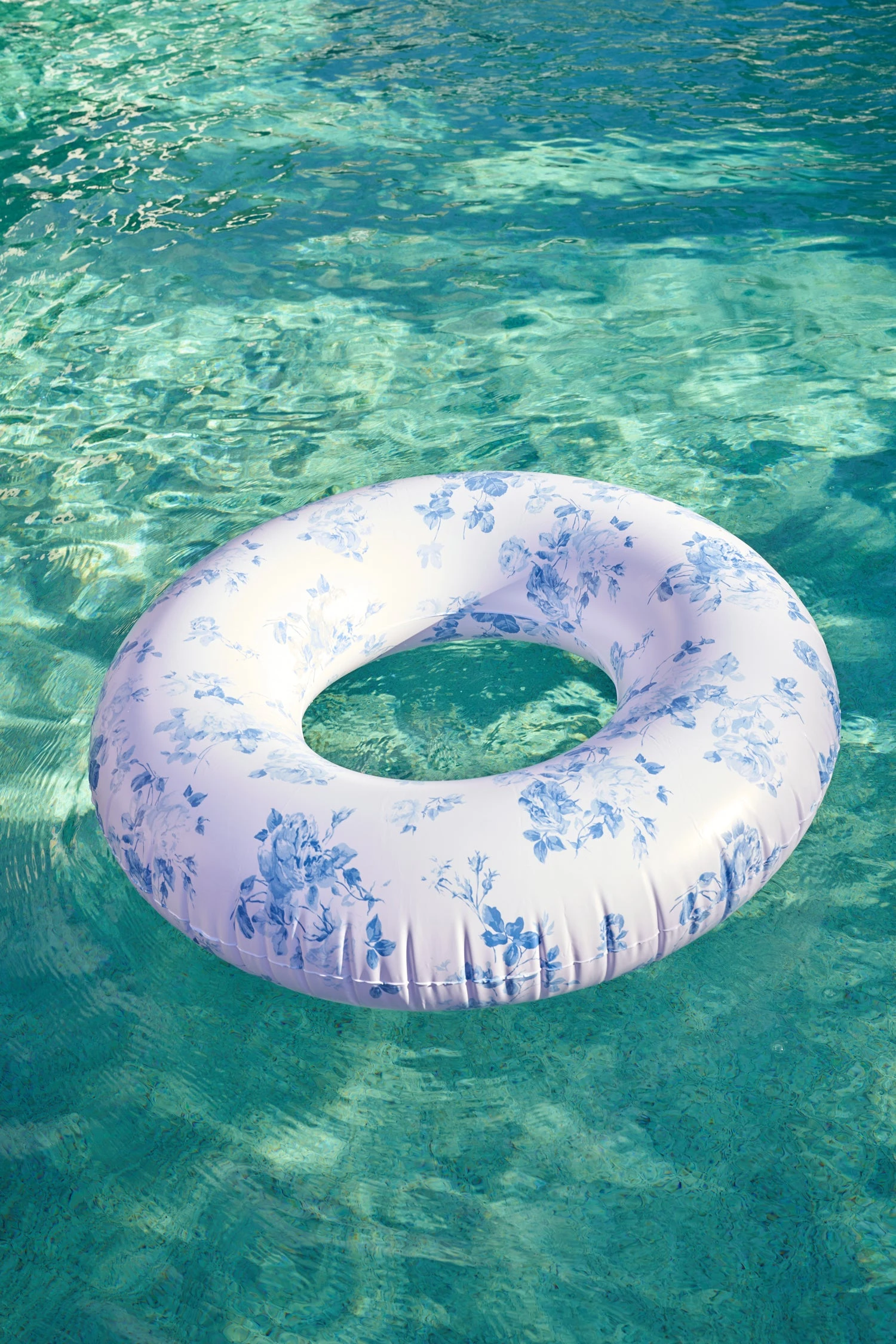 Everblooming Rosettes Pool Float in Dreamy Days color