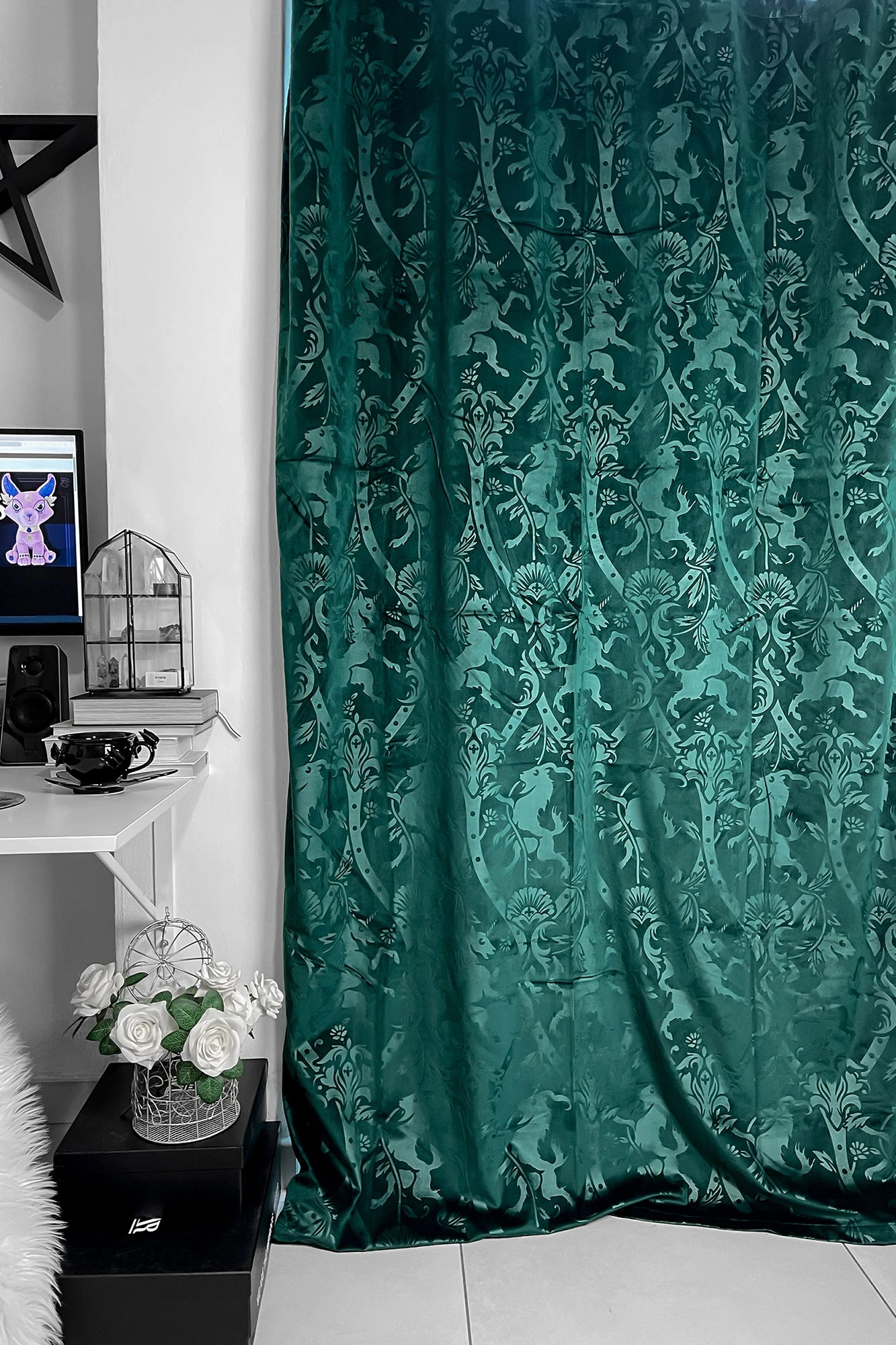 Royal Beast Emerald Curtain