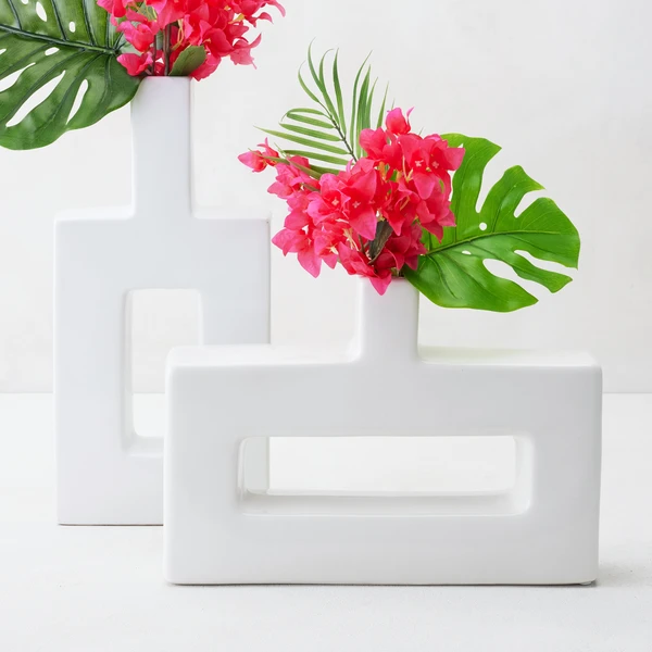 Miami Vase in white ceramic with gold glaze